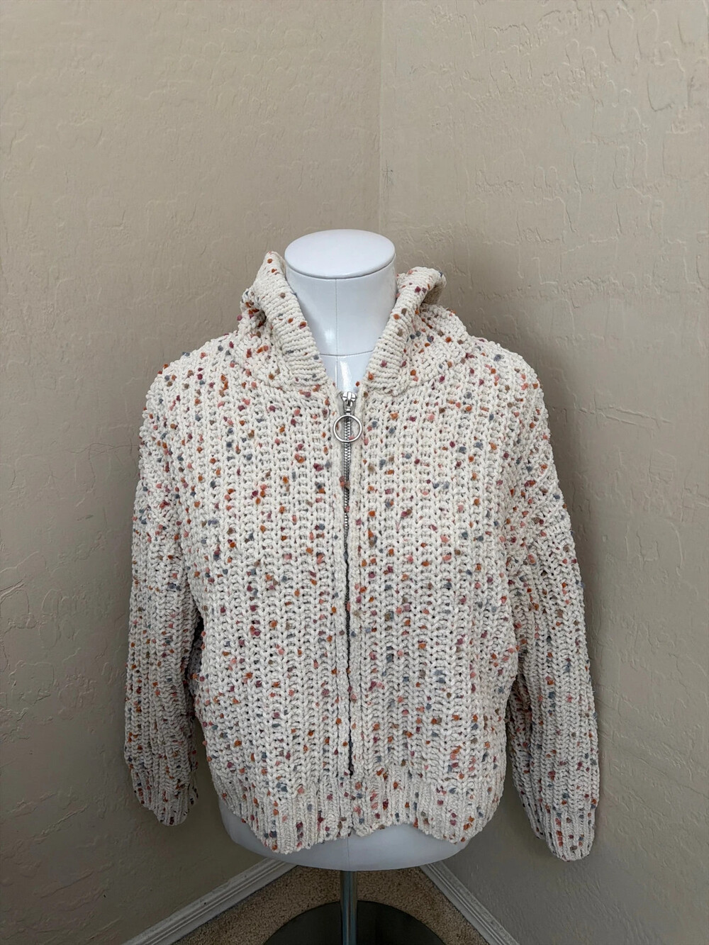 Francesca’s dotted cropped hoody knit sweater, Sz S
